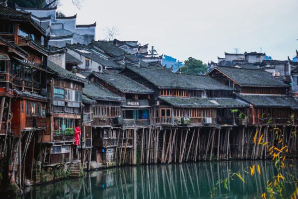 红旗EH7现身街头，溜背轿跑造型，心动吗？